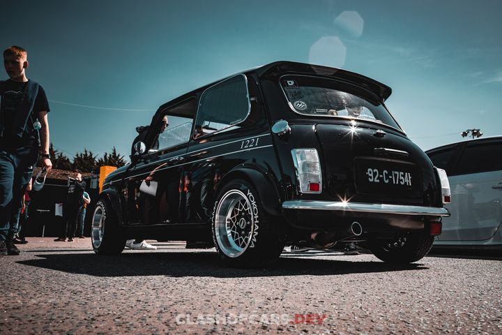 Car meet image number 233